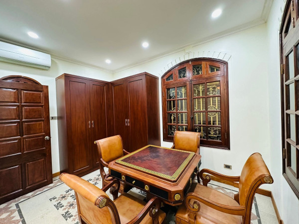 Bán biệt thự tân cổ điển – Xuân Diệu, Tây Hồ – 100m² – MT 9m – 5 tầng thang máy – 2 mặt thoáng