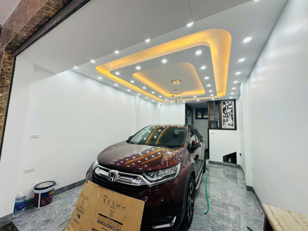 Siêu phẩm phân lô Hoàng Quốc Việt 6 tầng thang máy , ô tô tránh , 18.8 tỷ.