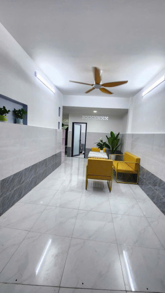 Cần bán nhà và phố quận 7 sổ riêng không thiết kế giá tốt
