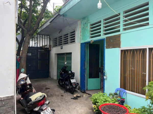 Cần bán nhà phố Q7 sổ riêng giá rẻ