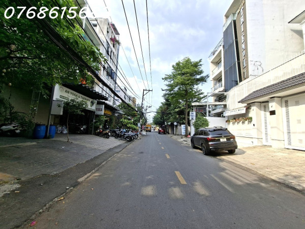 Bán mặt tiền KD gần bên Gigamall Phạm Văn Đồng, 2 tầng, 90m2, đường 12m, sổ hồng, giá 13 tỷ TL