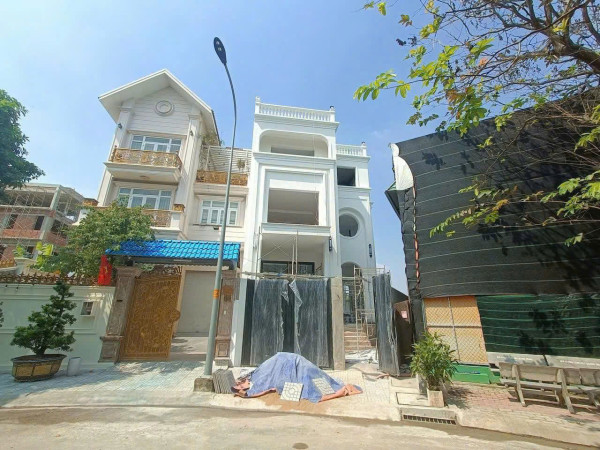 Bán biệt thự 240m2 Đặng Thùy Trâm, Bình Thạnh, 30.9 tỷ, Gần sông. 4 tầng
