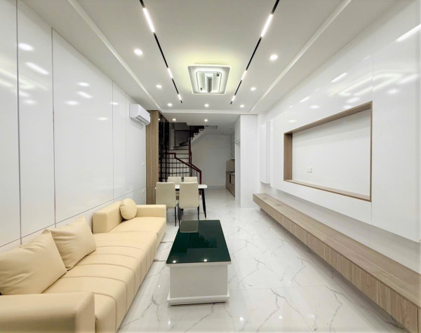 Bán nhà mới 5 tầng phố Hoàng Hoa Thám, Nhà đẹp, Gần phố, 38m2, 10 tỷ 8