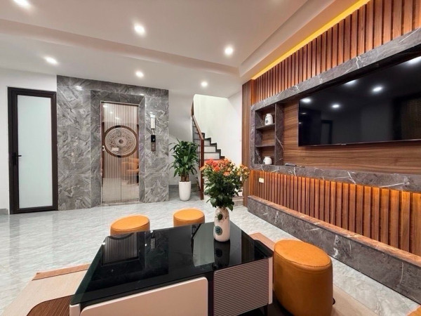 Định Công Thượng 6 tầng - Thang máy ô tô sát nhà 9.7 tỷ