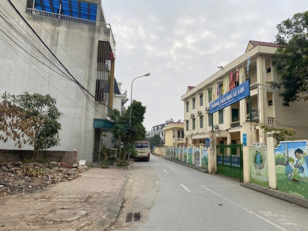 QUÂ HIẾM  PHÚ CÁT CŨ THÔN 7 ĐỐI DIỆN TÁI ĐỊNH CƯ VAI RÉO CẦN BÁN GẤP
