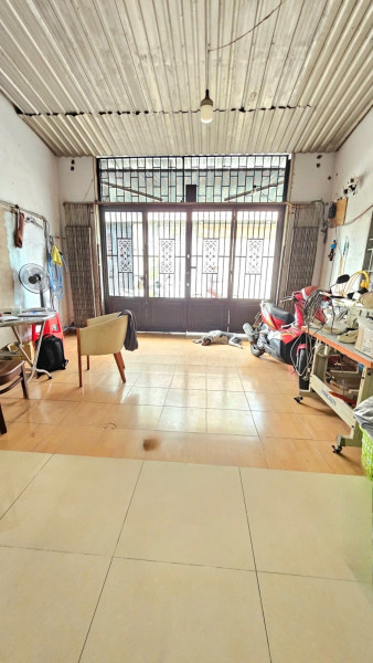 NHÀ MẶT TIỀN TÂN HIỆP 29 - NGAY TRƯỜNG TIỂU HỌC CẦU XÁNG - Ô TÔ NGỦ TRONG NHÀ