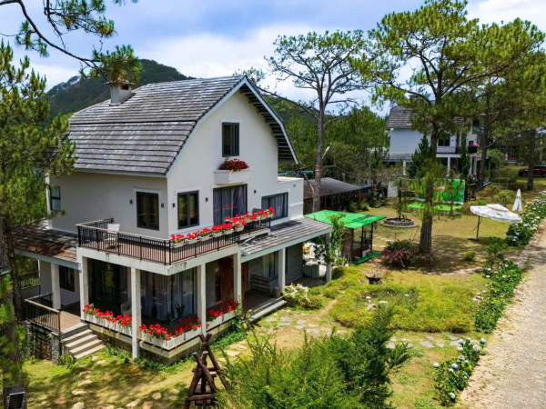 Cho thuê khách sạn 30 phòng view đẹp có thang máy giá 128 triệu đường Đống Đa Đà Lạt Lâm Đồng