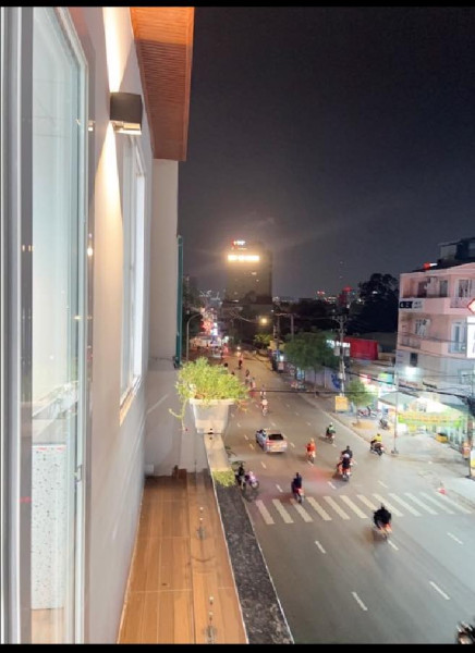 Bán nhà mặt tiền Đinh Bộ Lĩnh phường bình thành tp HCM , 4 tầng , mặt tiền rộng 4,6 mét, giá 8,9 tỷ