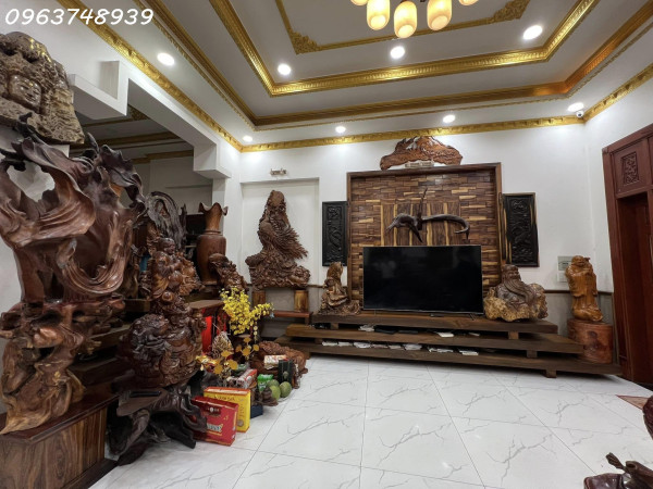 Đất Lô Góc Dĩ An 152m2 Sổ Riêng, 8m x 19m, Gần Chợ & Trường Học, Giá 6 Tỷ