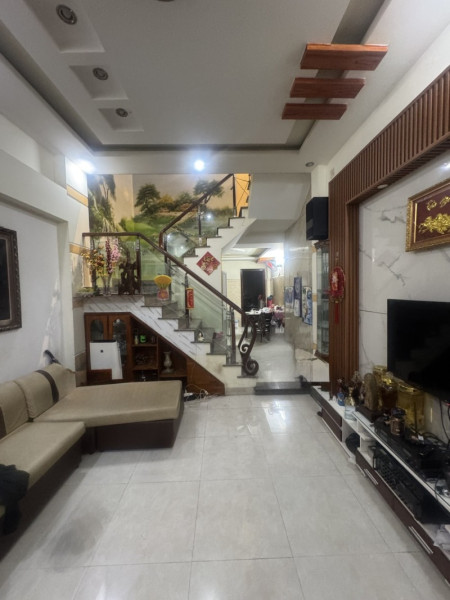 # Nhà Kiệt Trưng Nữ Vương gần Núi Thành, đi Bộ ra Bạch Đằng, 80m2, 2 mê, 3PN, 5.x tỷ
