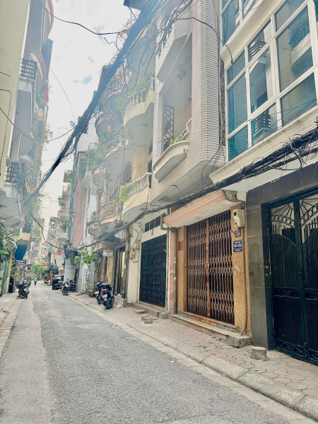 Bán nhà ngõ 49 Huỳnh Thúc Kháng – 33m² x 5T. Lô góc – Ô tô đỗ cửa – 15.9 tỷ