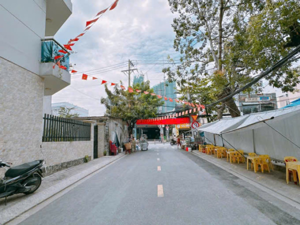 Đất mặt tiền hẻm đường nhựa 10m, hẻm sau 9mét Trục đường Nguyễn Thị Thập, Phú Thuận, Quận 7.
